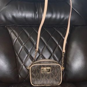 Micheal kors crossbody bag